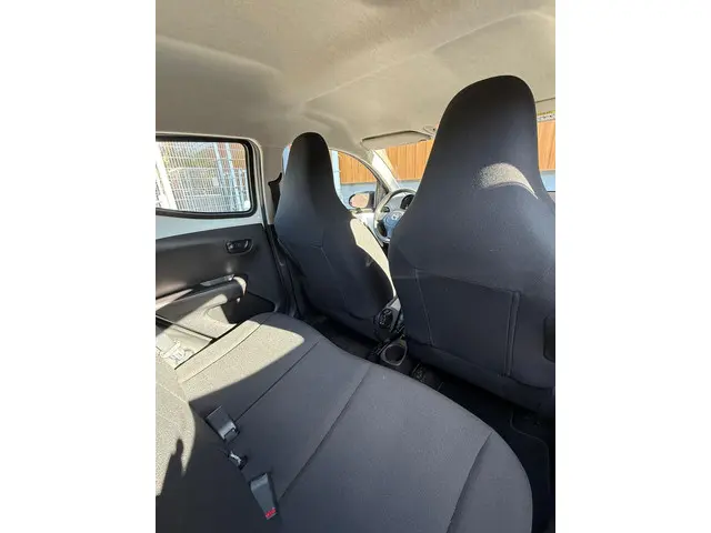 Toyota Aygo 1.0 Vvt-i 69pk 5D 2017 Wit 2017 Benzine 13