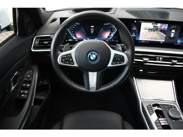 BMW 3 Serie Touring 330e M-Sport 2023 Hybride Benzine 23
