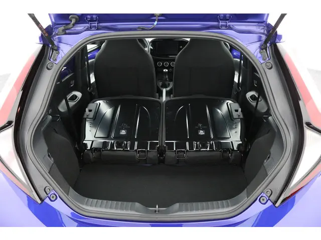 Toyota Aygo X 1.0 VVT-i MT Play 2024 Benzine 26