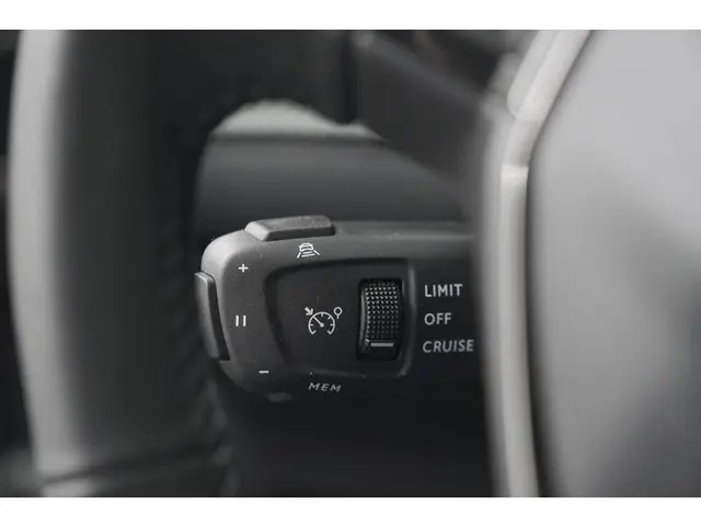 Peugeot 208 PureTech 100 Allure 2024 Benzine 38