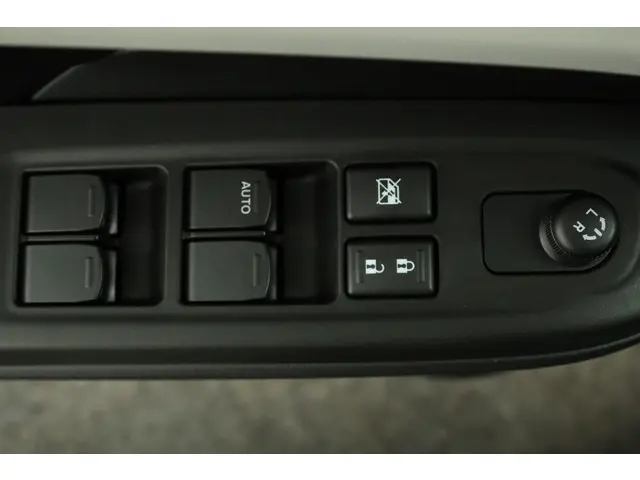 Suzuki Swift 1.2 Select Smart Hybrid 2025 Benzine 29