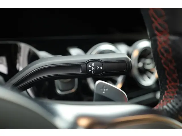 Mercedes-Benz GLA 250 e AMG Line 2022 Hybride Benzine 7