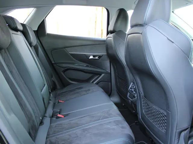 Peugeot 3008 1.2 PureTech Crossway 2019 Benzine 8