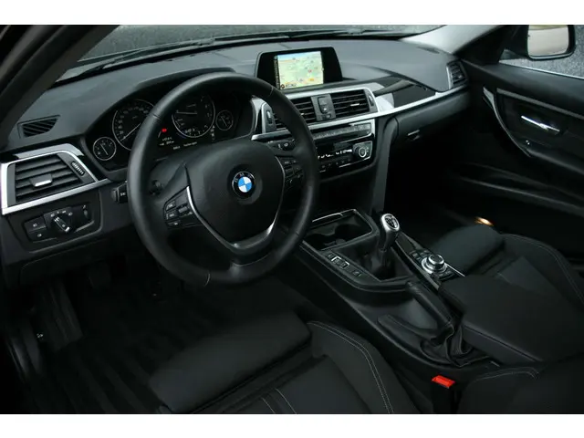 BMW 3 Serie 318i Centennial Executive 2016 Benzine 19