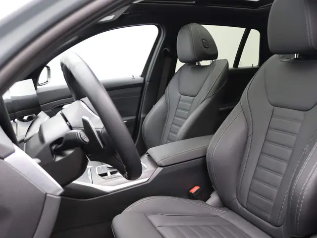 BMW 3 Serie Touring 330e 2024 Hybride Benzine 23