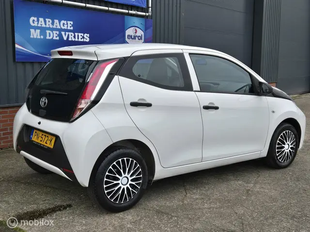 Toyota Aygo 1.0 VVT-i x, airco, 5drs 2017 Benzine 7