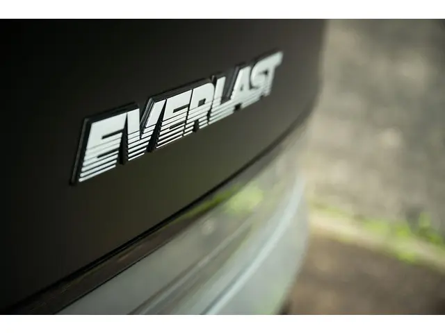 Volvo EX30 Extended Range Plus 2025 Elektrisch 33
