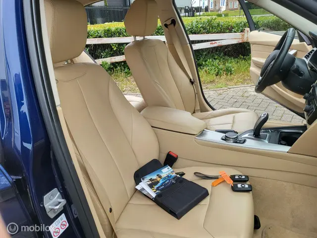 BMW 3 Serie 320i High Executive 2017 Benzine 9
