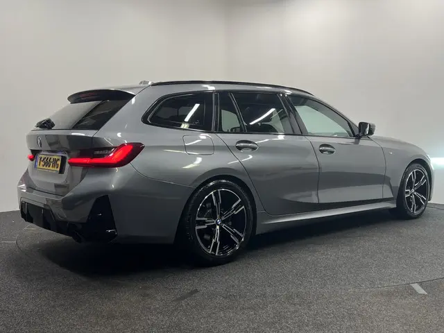 BMW 3 Serie Touring 318i 2023 Benzine 39