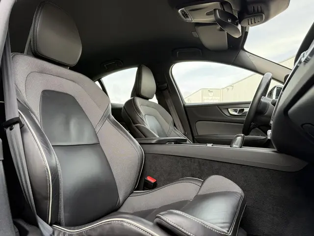 Volvo S60 2.0 B3 Aut. 163pk MHEV R-Design 2021 Benzine 11