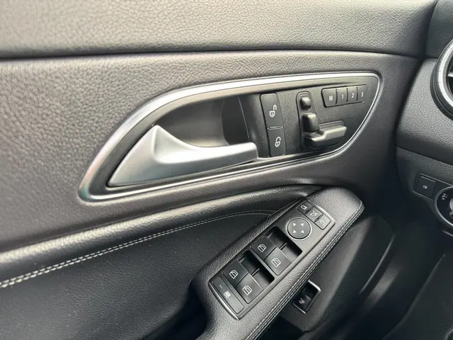 Mercedes-Benz CLA 200 Prestige PANO AUT!! 2013 Benzine 16