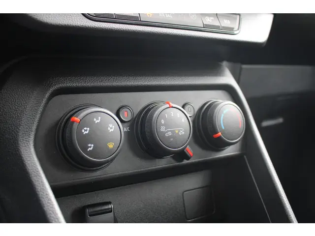 Dacia Sandero Stepway 1.0 TCe 90 Comfort 2023 Benzine 24