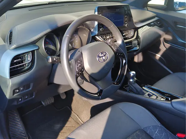 Toyota C-HR 2