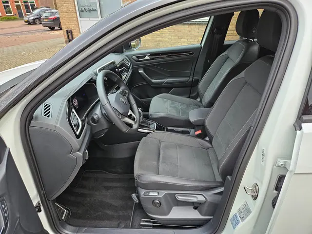 Volkswagen T-Roc 1.5 TSI R-Line Edition 2025 Benzine 12
