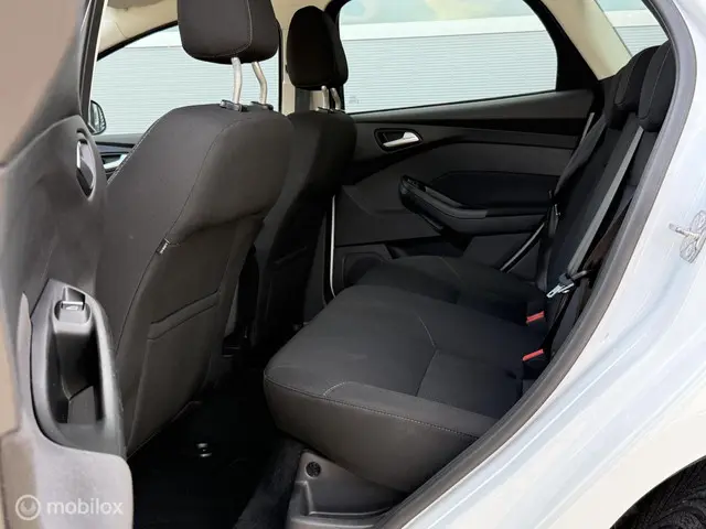 Ford Focus Wagon 1.0 Trend Edition 2015 Benzine 18