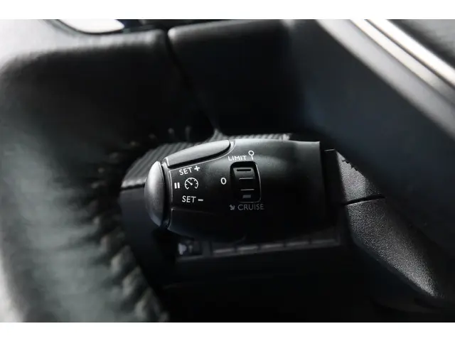 Peugeot 208 1.2 PureTech Active - Automaat 2022 Benzine 12