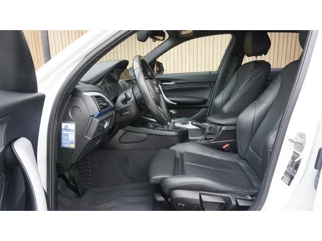 BMW 1 Serie 118i 160pk M-Sport Shadow Line 2017 Benzine 7