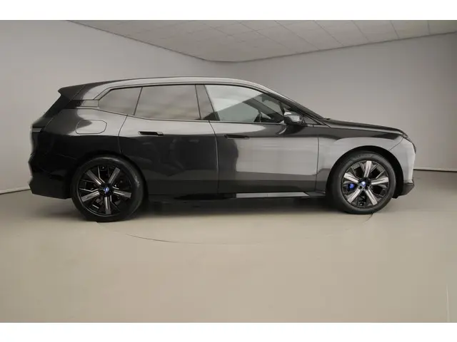 BMW iX xDrive40 2023 Elektrisch 4