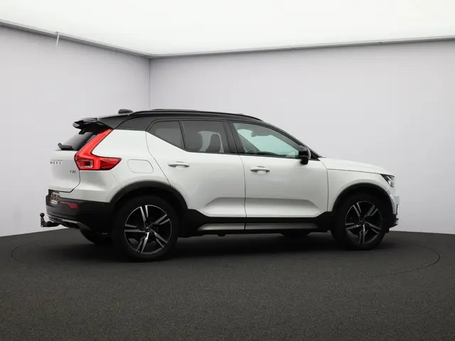 Volvo XC40 T3 Automaat R-Design 2020 Benzine 32