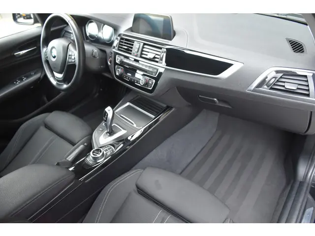 BMW 1 Serie 118i Edition Sport Line 2017 Benzine 13