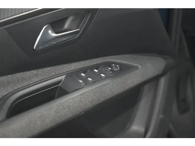 Peugeot 5008 PureTech 130 EAT8 Active Pack 2023 Benzine 25