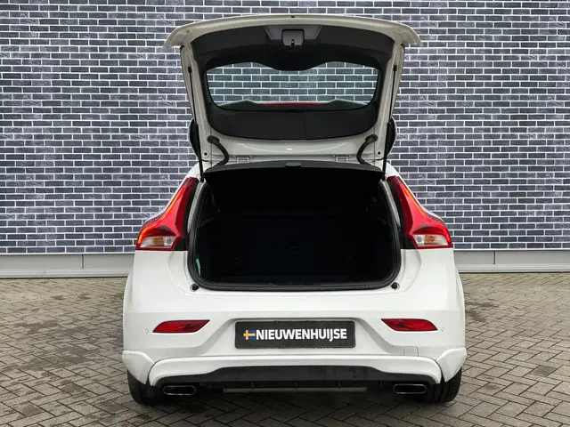 Volvo V40 T2 Nordic+ 2017 Benzine 27