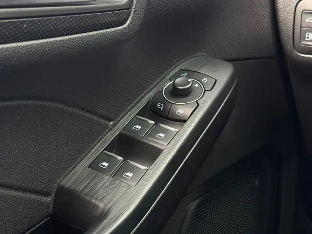 Ford Kuga 2.5 PHEV ST-Line X 2023 Hybride Benzine 10