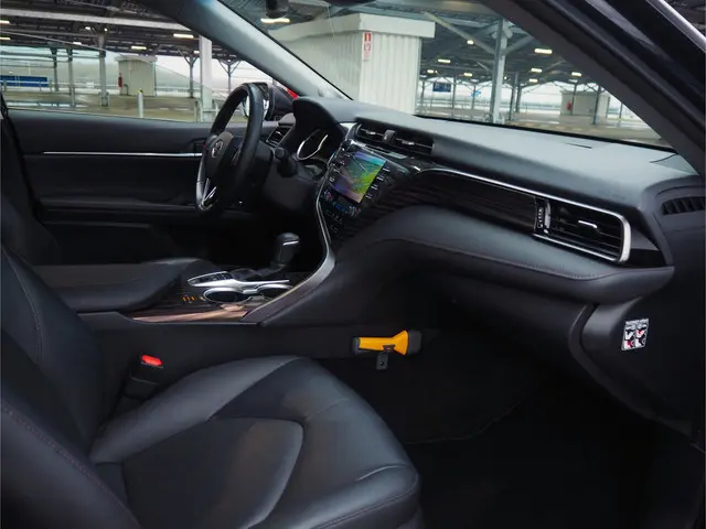 Toyota Camry 2.5 Hybrid Premium 2020 Hybride Benzine 12