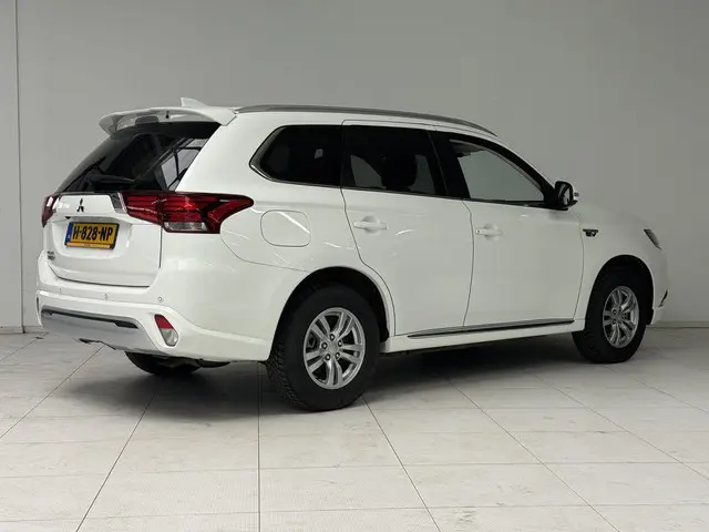 Mitsubishi Outlander 2