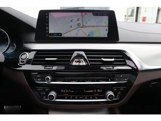 BMW 5 Serie Touring 530i High Executive 2018 Benzine 41