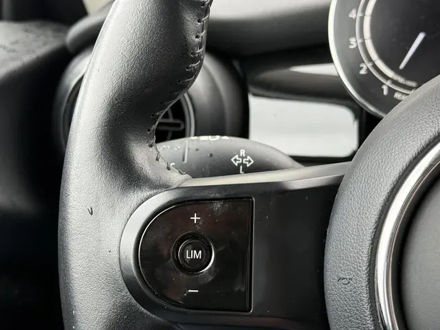 MINI Cooper One 1.5 Business Edition 2021 Benzine 17