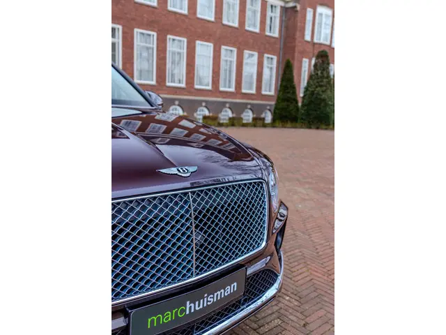 Bentley Bentayga 3.0 V6 Hybrid 2022 Hybride Benzine 102