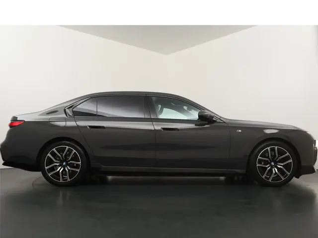 BMW i7 eDrive50 106 kWh 2024 Elektrisch 8