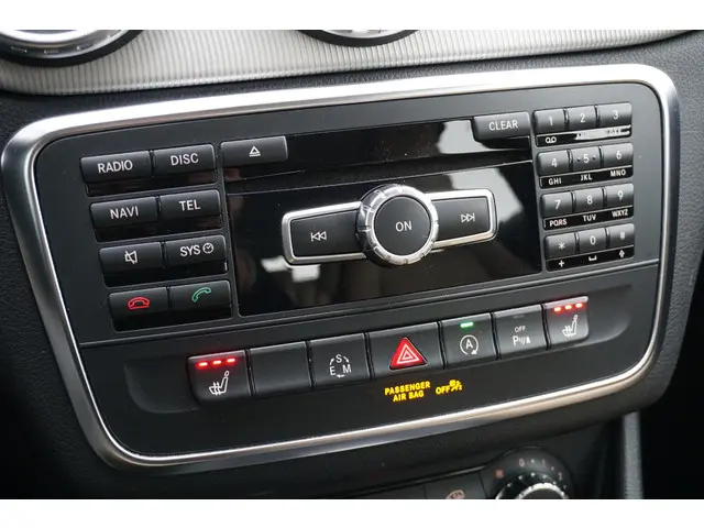 Mercedes-Benz GLA 180 Ambition 2015 Benzine 28