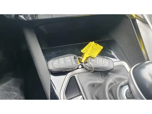 Peugeot 3008 1.2 PureTech Allure 2017 Benzine 18