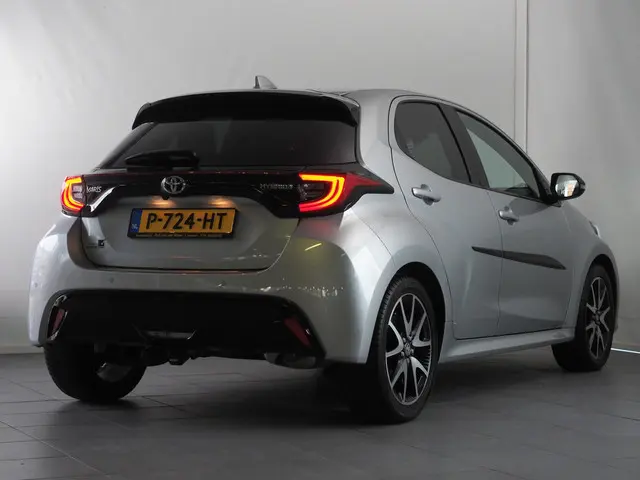 Toyota Yaris 1.5 Hybrid Executive 2022 Hybride Benzine 2