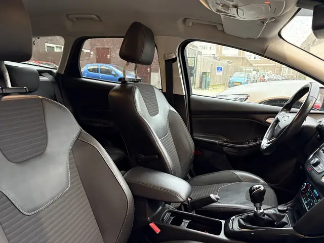 Ford Focus Wagon 1.5 Titanium Edition 2014 Benzine 8