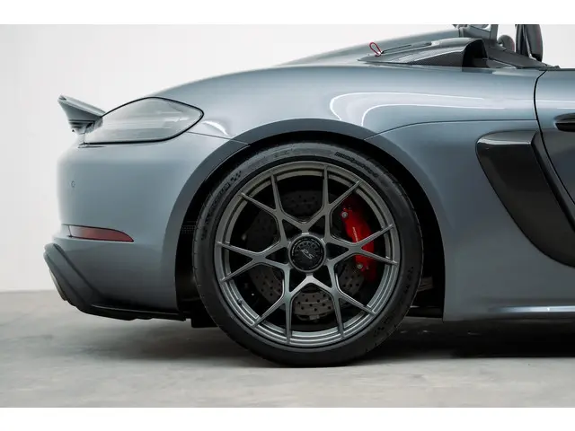 Porsche 718 Spyder RS 2024 Benzine 17
