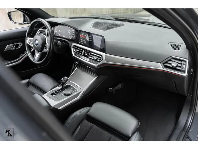 BMW 3 Serie 320i High Executive Edition 2020 Benzine 72