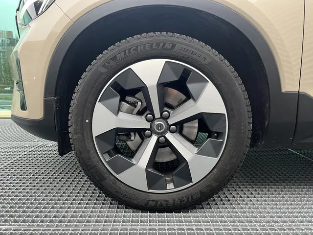 Volvo XC40 2.0 B4 Plus Dark 2025 Benzine 4