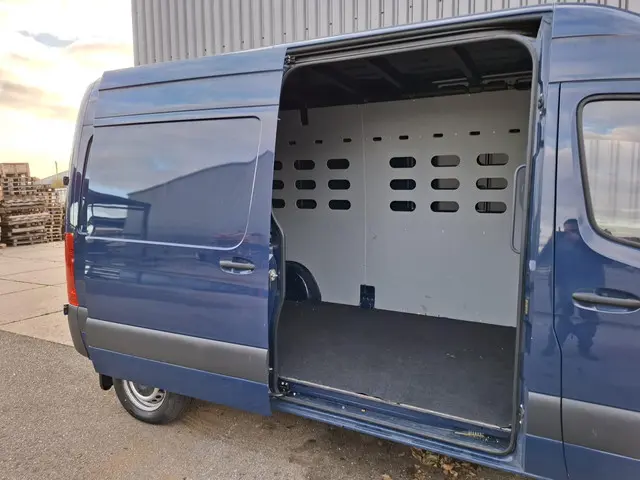 Mercedes-Benz Sprinter 311 2.2 CDI L2H2 2019 Diesel 36