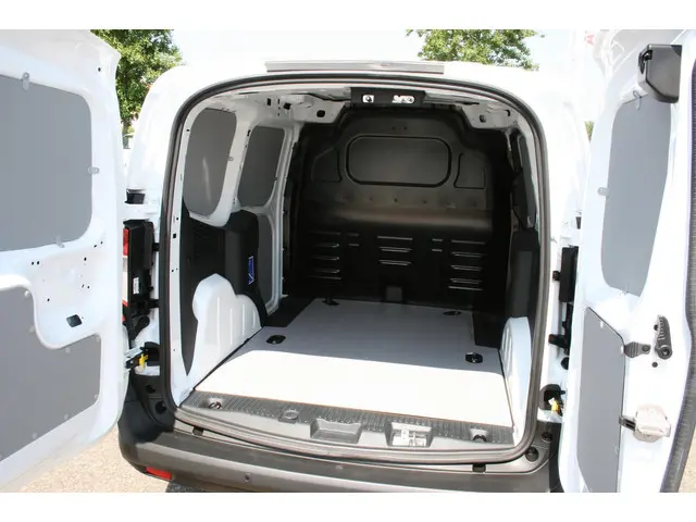 Ford Transit Courier 1.5 EcoBlue Trend 2024 Diesel 18