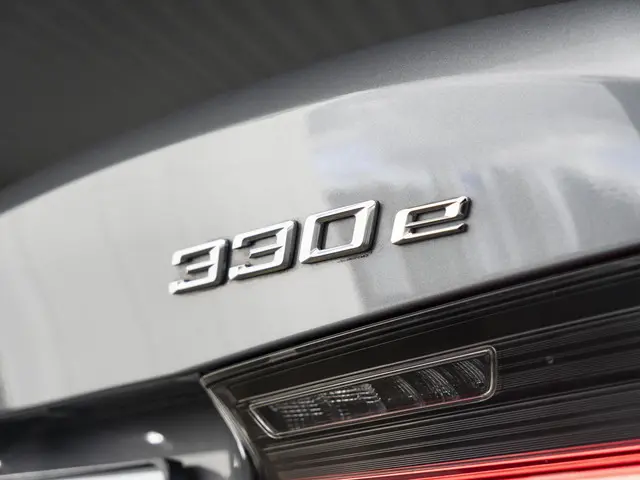 BMW 3 Serie Sedan 330e 2023 Hybride Benzine 18