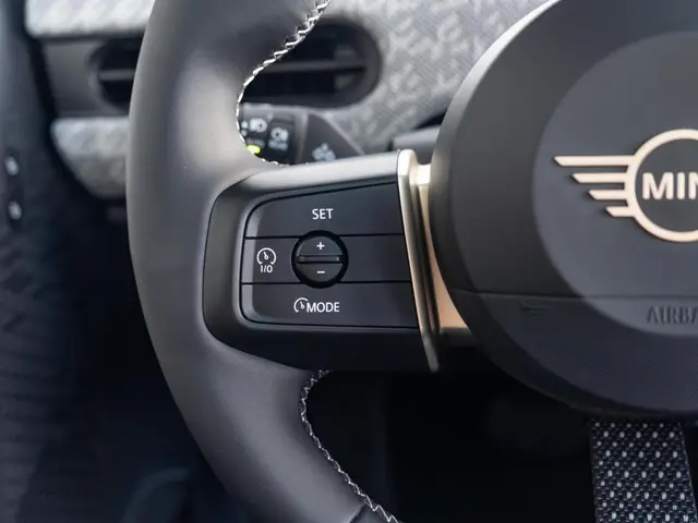 MINI 5-Deurs Cooper C Favoured 2025 Benzine 21