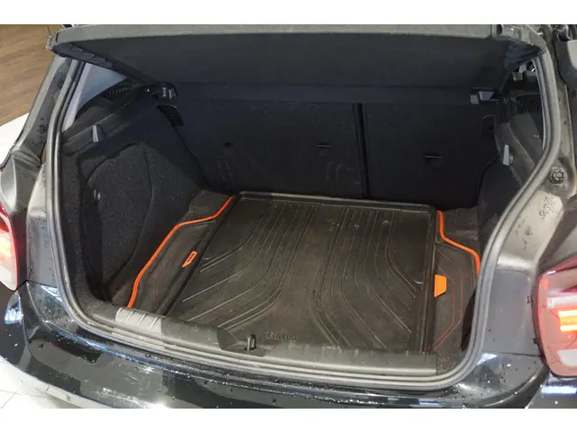 BMW 1 Serie 116i Business+ 2012 Benzine 31