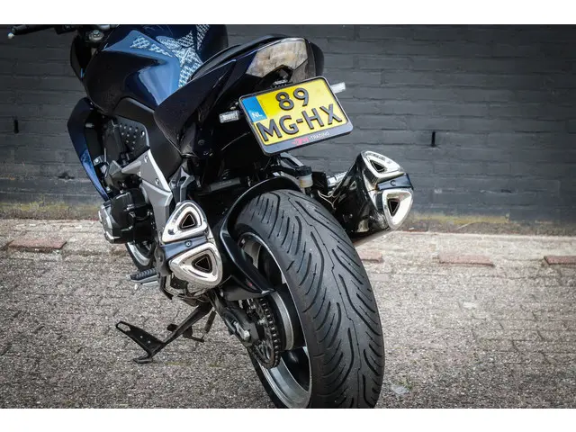 Kawasaki Z1000 Tour 2016 Benzine 12