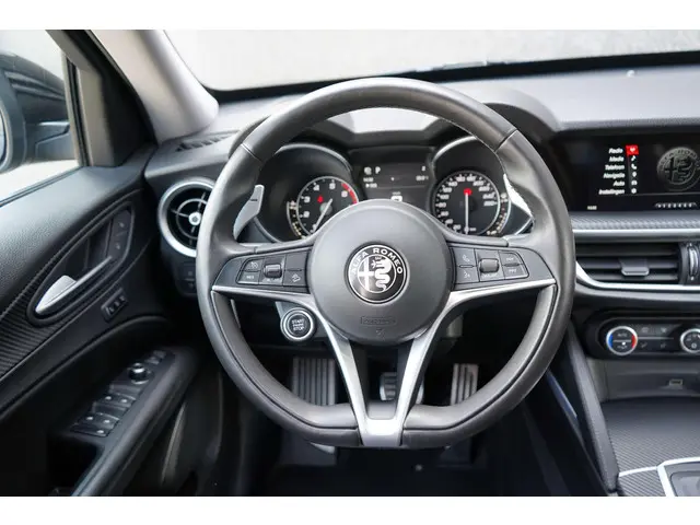 Alfa Romeo Stelvio 2.0 T AWD First Edition 2018 Benzine 32