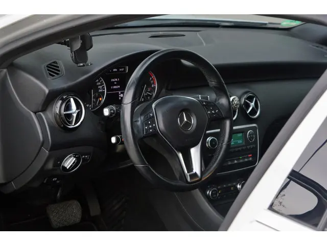 Mercedes-Benz A-Klasse 180 2013 Benzine 24