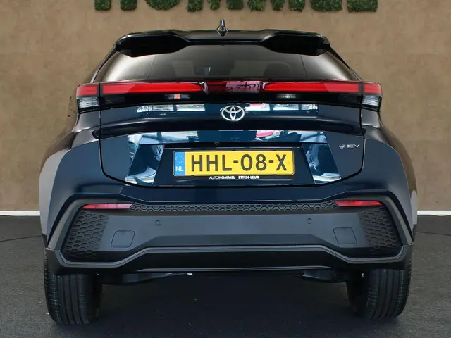 Toyota C-HR 1.8 Hybrid 140 Dynamic 2025 Hybride Benzine 8