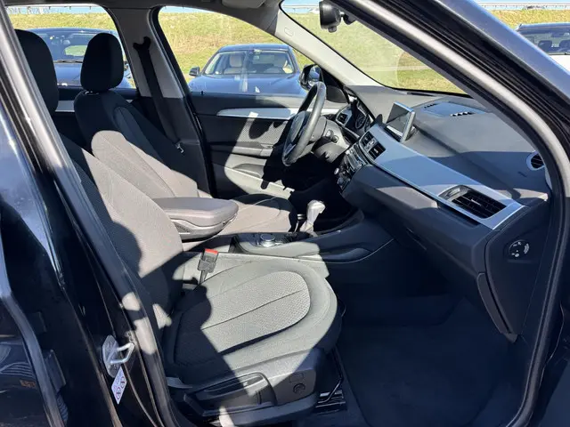 BMW X1 xDrive20i High Executive 2018 Benzine 27